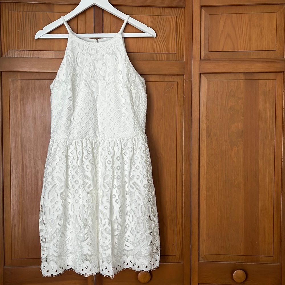 Crew neck short sleeve white sky dress
